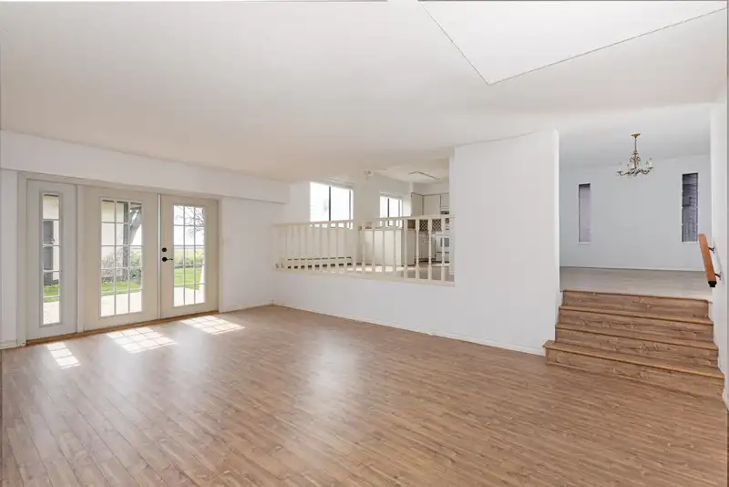 4620 KELLY DRIVE - photo 2 of 40