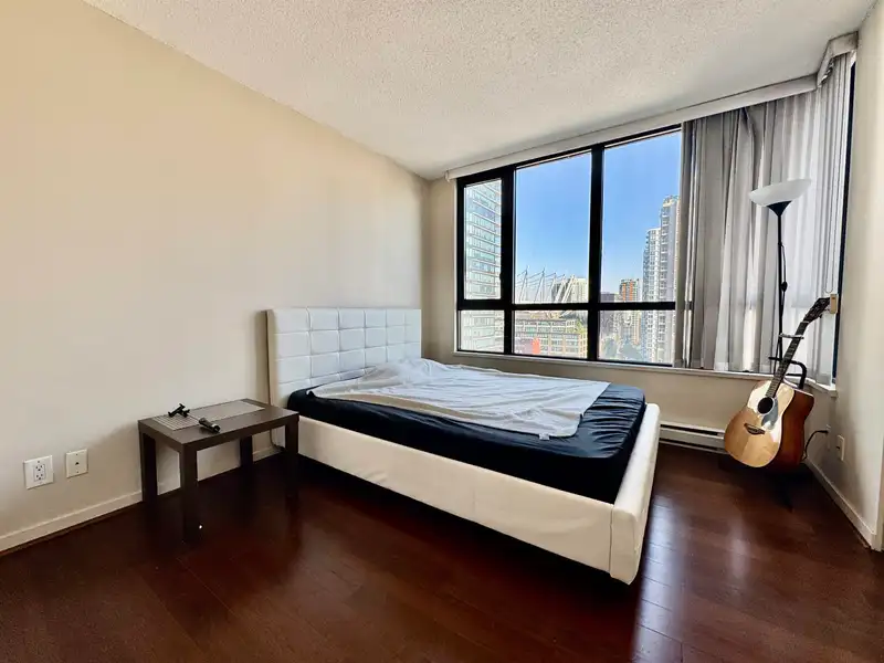 1404 909 MAINLAND STREET - photo 2 of 4