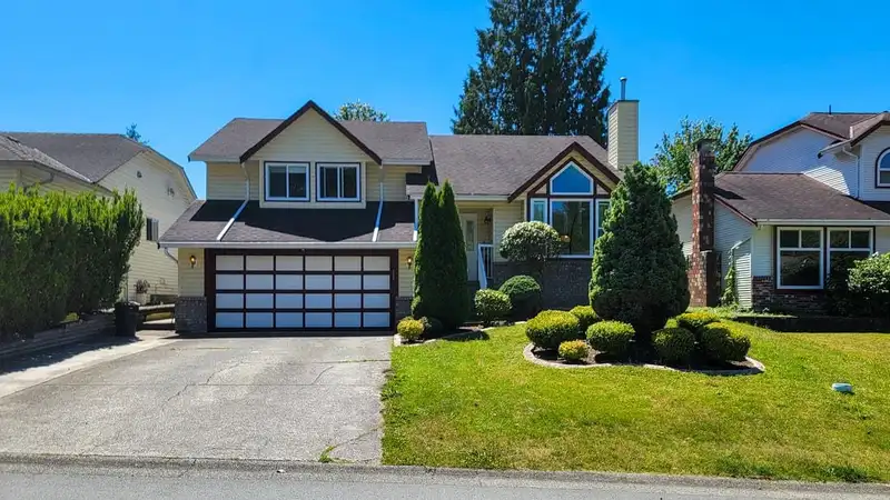 22960 126 AVENUE - photo 1 of 37