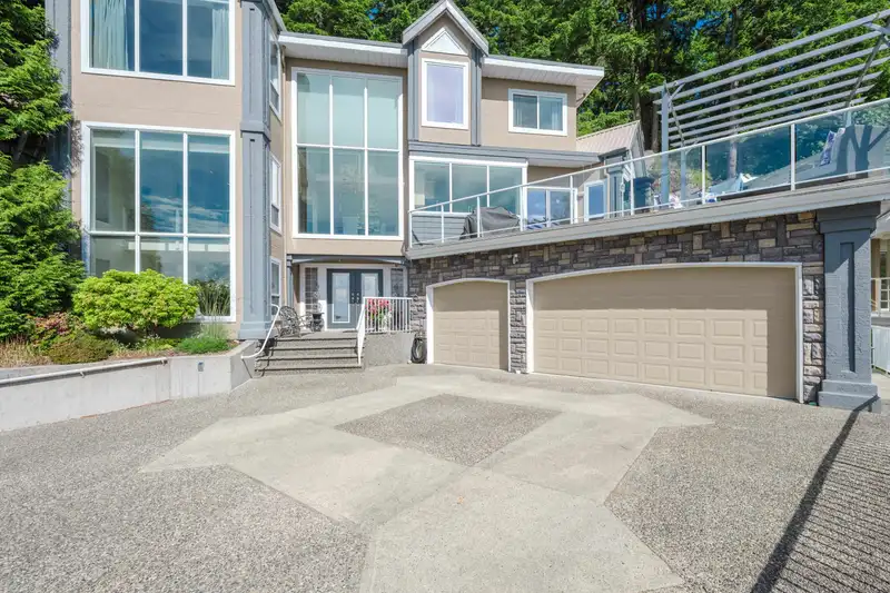 2582 ZURICH DRIVE - photo 2 of 40