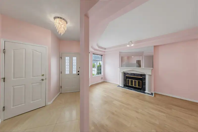 31 9311 DAYTON AVENUE - photo 4 of 40