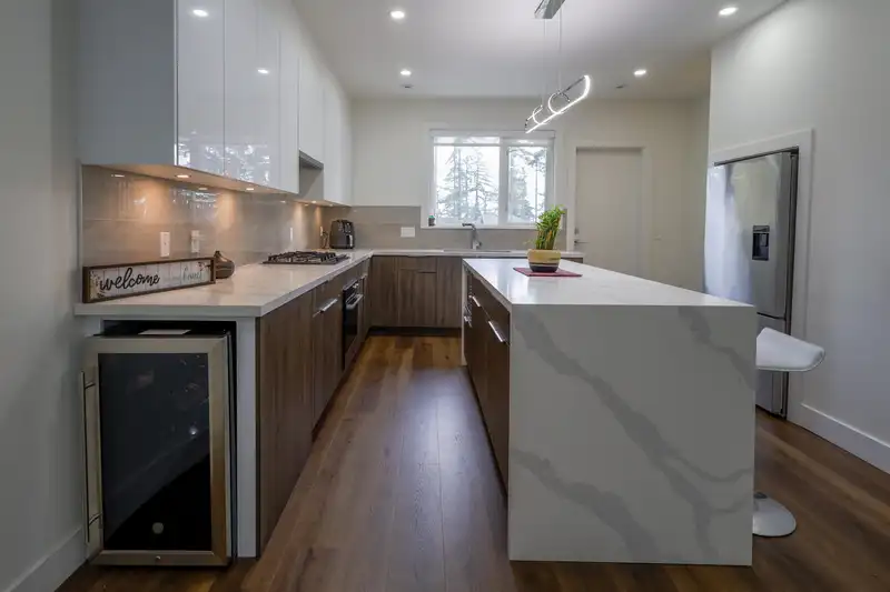 18 5858 132 STREET - photo 3 of 10