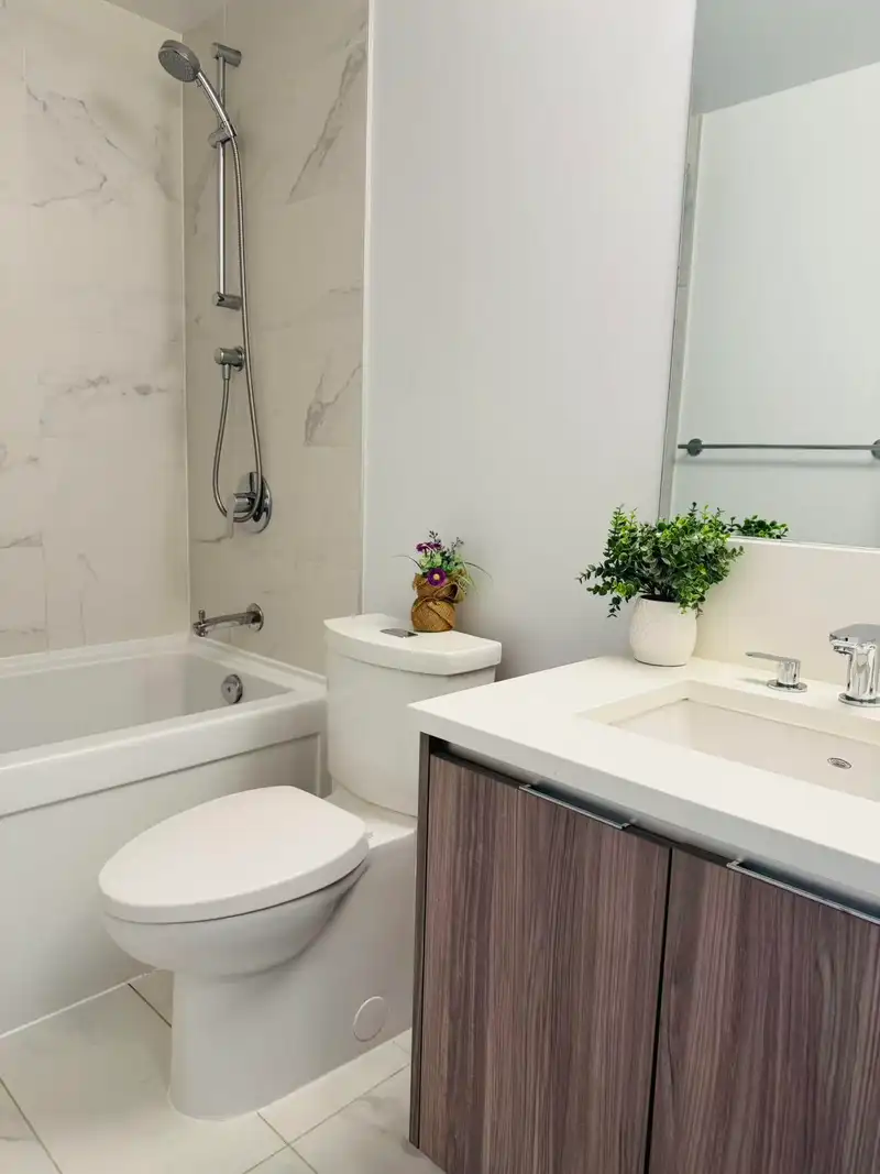 1105 4900 LENNOX LANE - photo 2 of 2