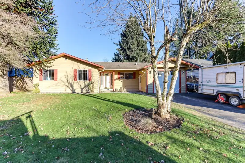 11782 193 STREET - photo 1 of 37