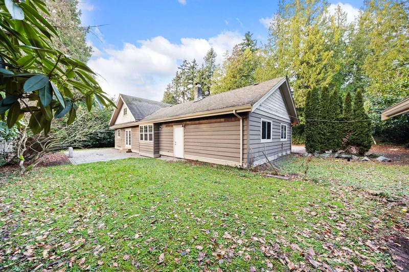 12686 20 AVENUE - photo 3 of 23