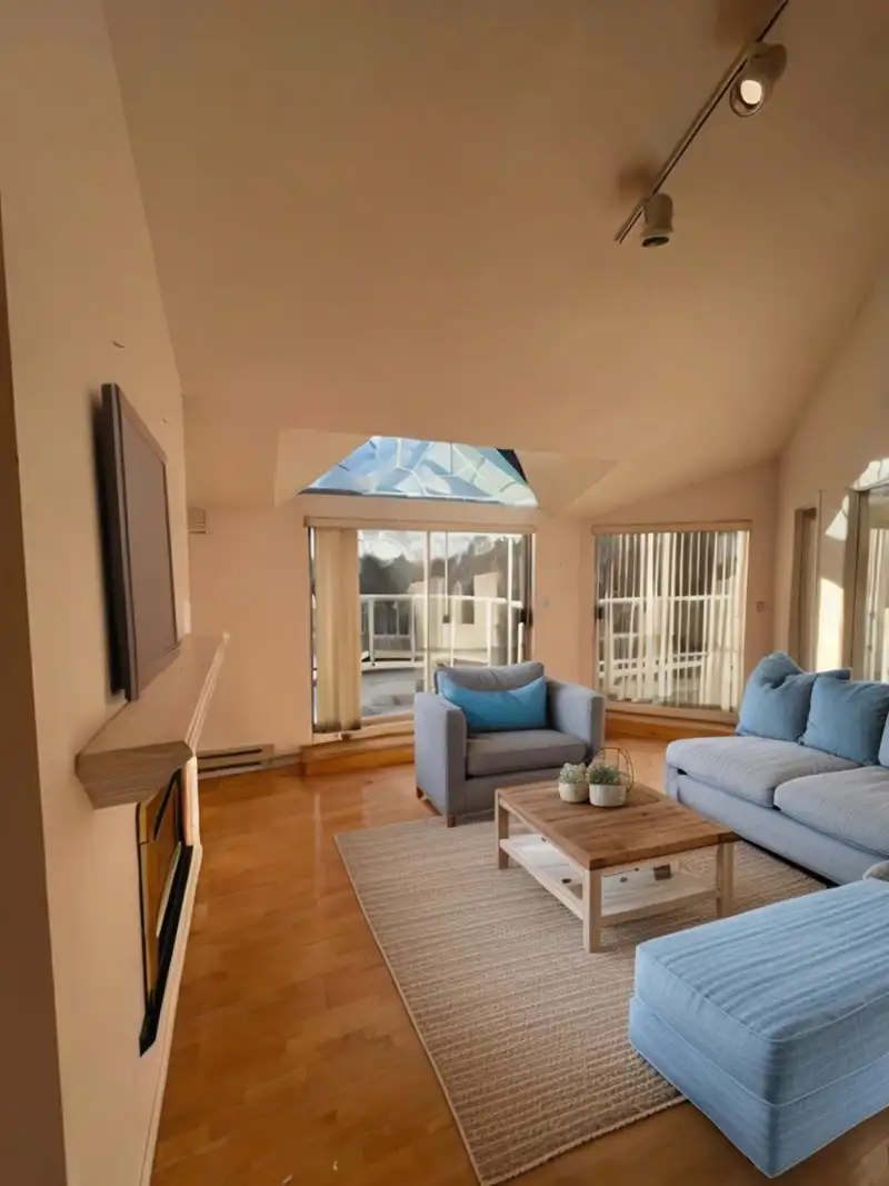 305 999 BERKLEY ROAD - photo 3 of 32