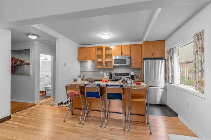 2 1879 BARCLAY STREET - photo 1 of 20