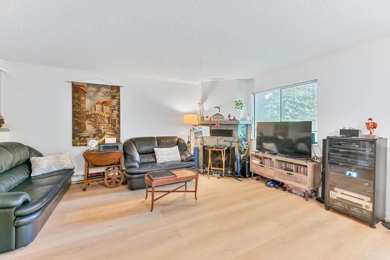 210 7144 133B STREET - photo 3 of 17