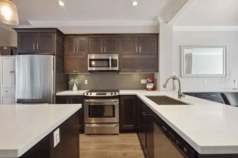 49 7090 180 STREET - photo 2 of 26
