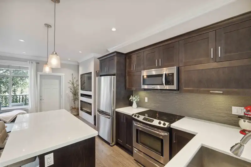 49 7090 180 STREET - photo 3 of 26