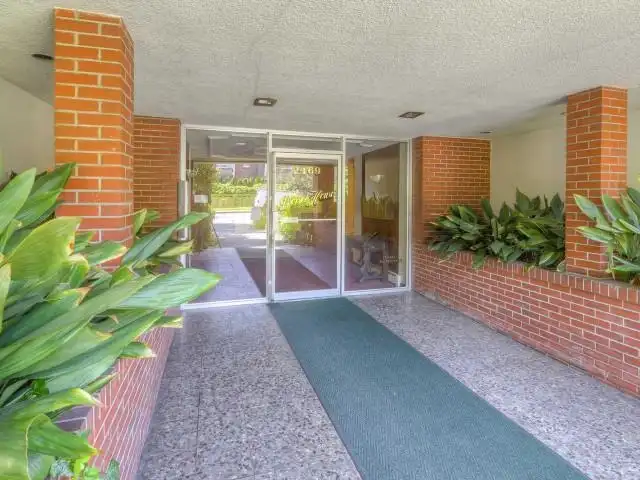 101 2469 CORNWALL AVENUE - photo 2 of 4