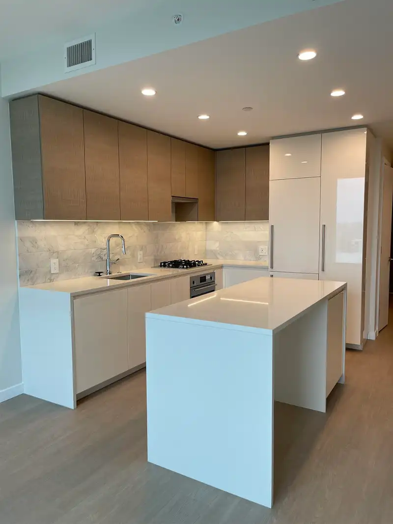 1804 2186 GILMORE AVENUE - photo 2 of 20