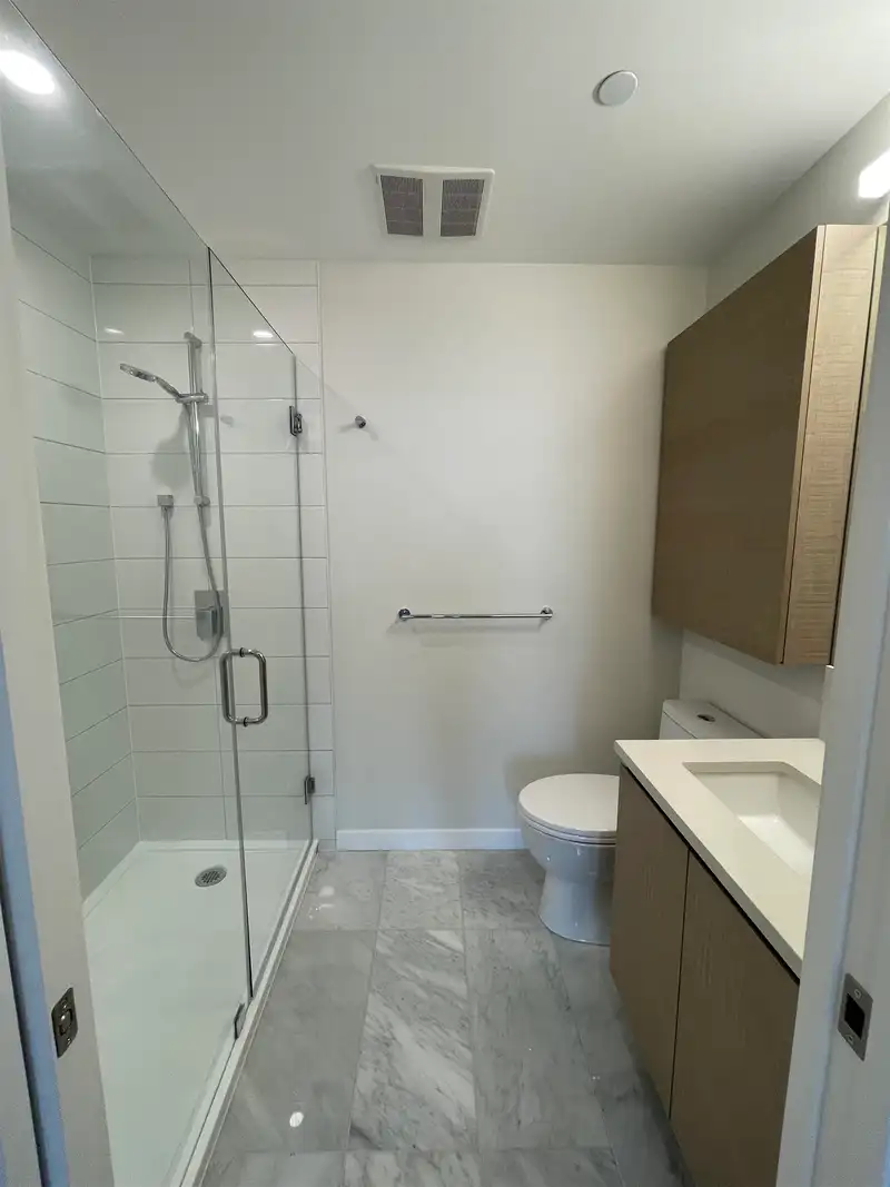 1804 2186 GILMORE AVENUE - photo 4 of 20