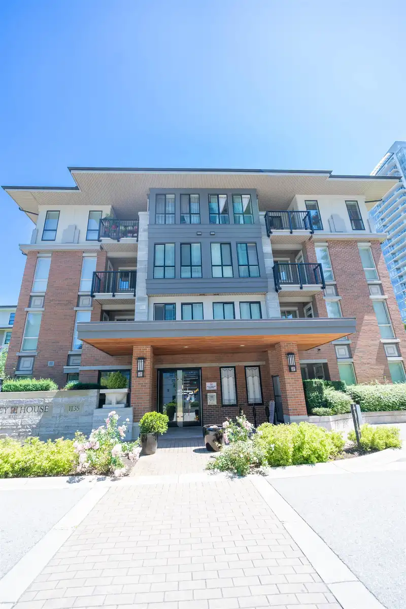 203 1135 WINDSOR MEWS - photo 4 of 21