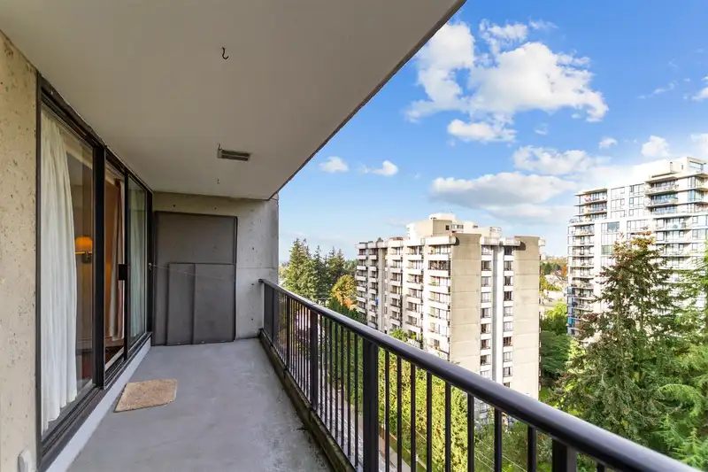 1002 710 SEVENTH AVENUE - photo 2 of 23