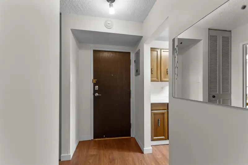 1002 710 SEVENTH AVENUE - photo 4 of 23