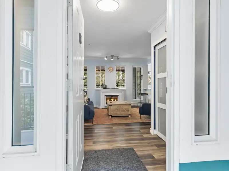 205 1189 WESTWOOD STREET - photo 2 of 27