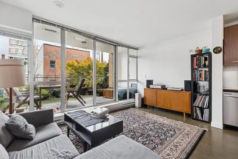 309 221 UNION STREET - photo 2 of 26