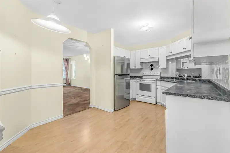 302 2410 EMERSON STREET - photo 4 of 23