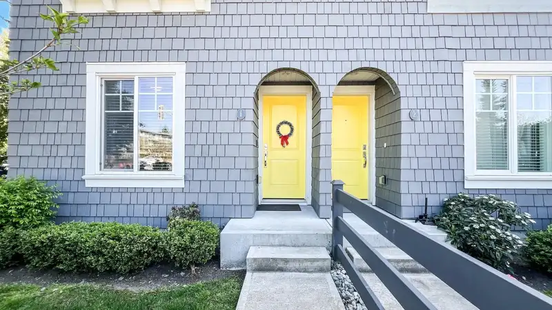 1 15487 99A AVENUE - photo 1 of 29