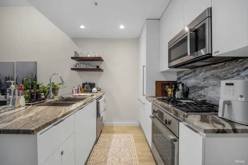 2063 W 10TH AVENUE - photo 3 of 25