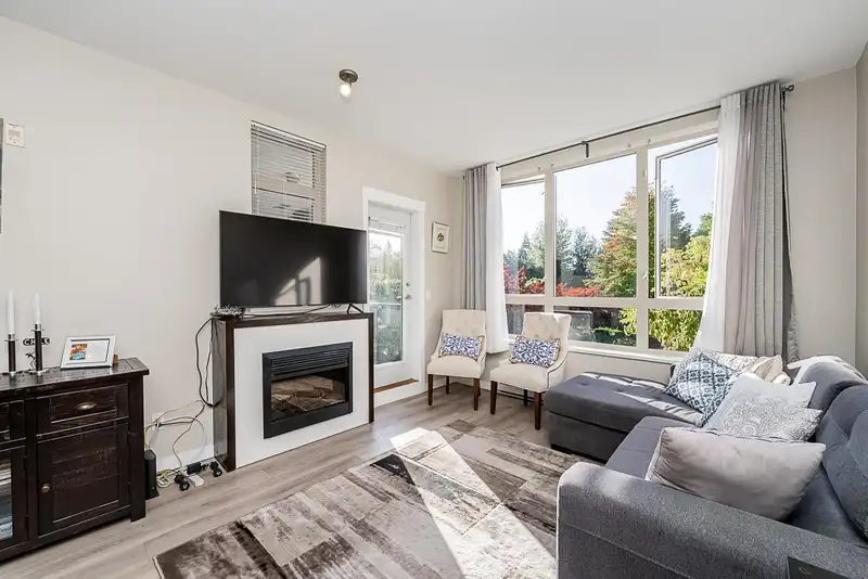 205 15918 26 AVENUE - photo 1 of 39
