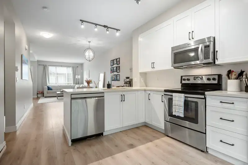52 4967 220 STREET - photo 2 of 28