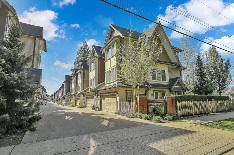 17 6971 122 STREET - photo 3 of 36