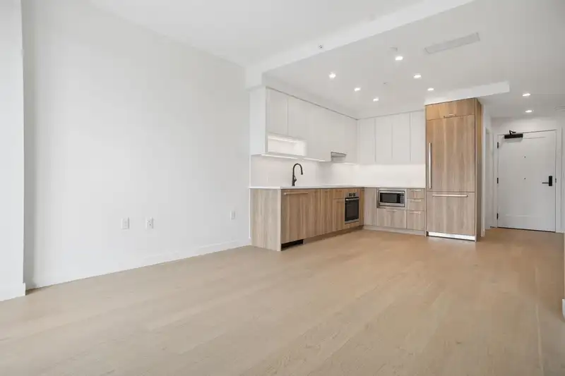 208 8398 OAK STREET - photo 2 of 21