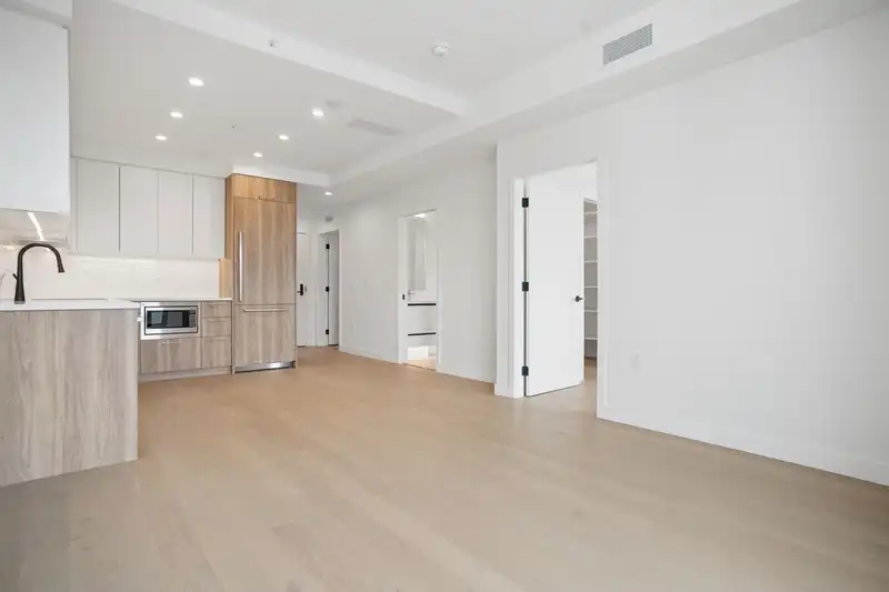 208 8398 OAK STREET - photo 3 of 21
