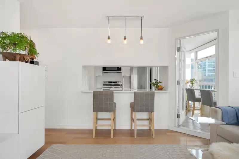 2504 438 SEYMOUR STREET - photo 2 of 31