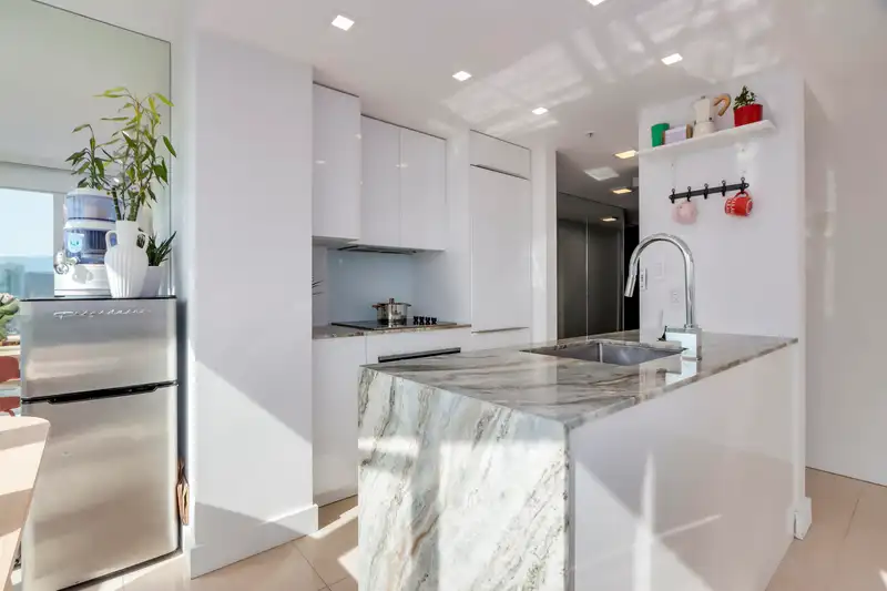 1907 1188 HOWE STREET - photo 2 of 26