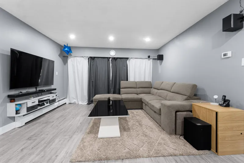 312 10061 150 STREET - photo 2 of 20