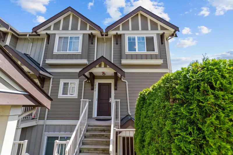 232 368 ELLESMERE AVENUE - photo 1 of 22