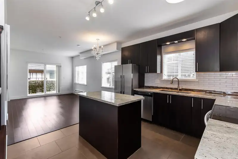 232 368 ELLESMERE AVENUE - photo 2 of 22