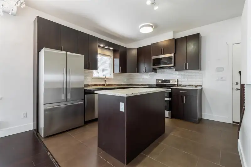 232 368 ELLESMERE AVENUE - photo 3 of 22