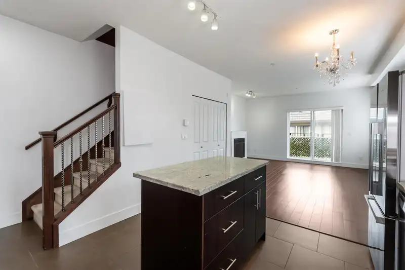 232 368 ELLESMERE AVENUE - photo 4 of 22
