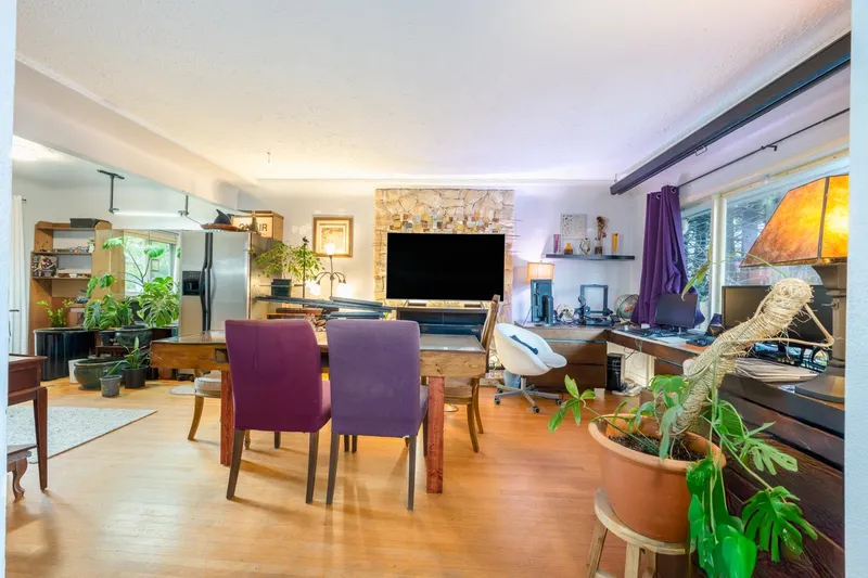 470 W 46TH AVENUE - photo 3 of 25