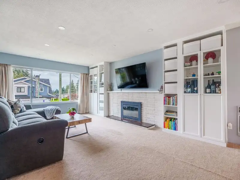 8092 18TH AVENUE - photo 2 of 24