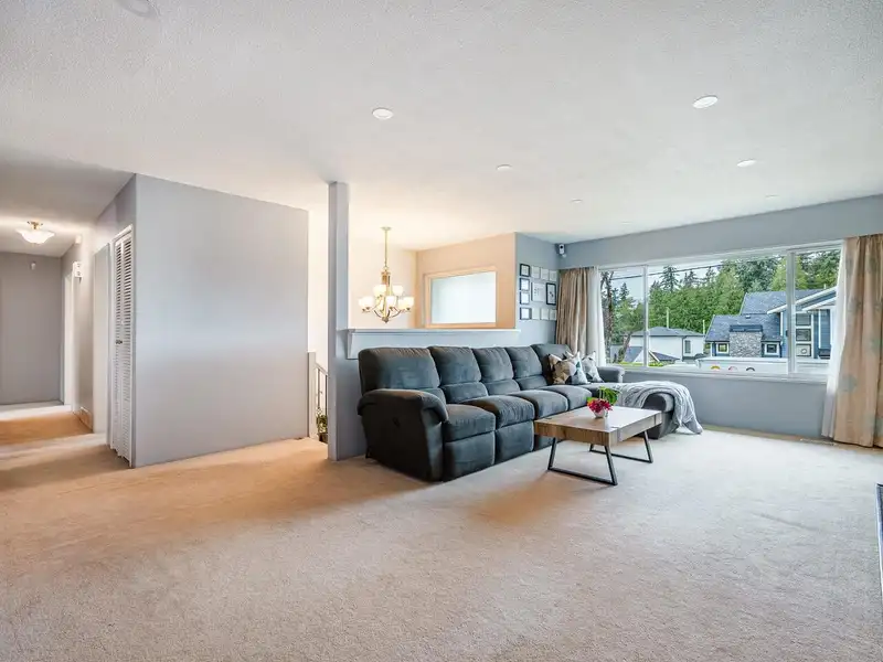 8092 18TH AVENUE - photo 3 of 24