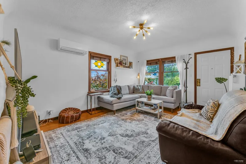 820 THIRD AVENUE - photo 1 of 25