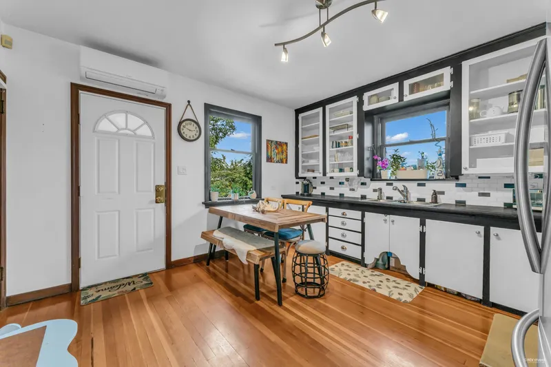 820 THIRD AVENUE - photo 4 of 25