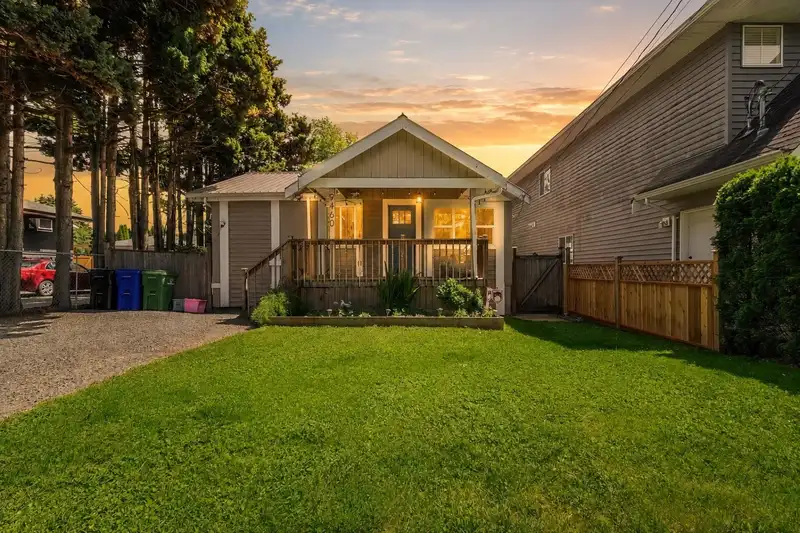 9460 COOTE STREET - photo 1 of 36