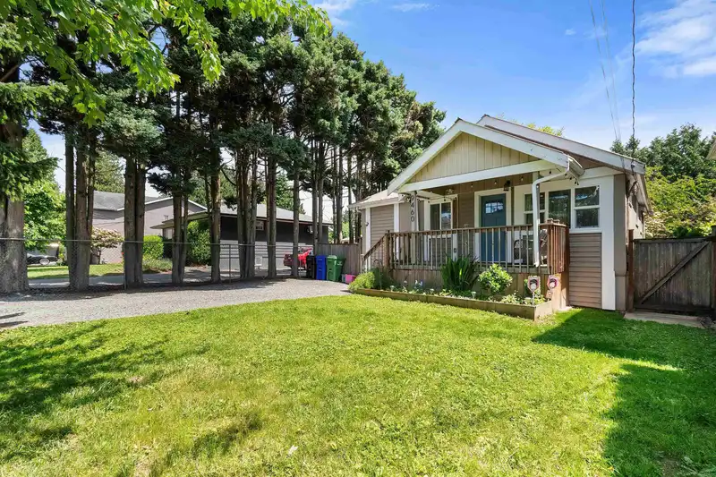 9460 COOTE STREET - photo 2 of 36