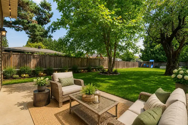 9460 COOTE STREET - photo 3 of 36