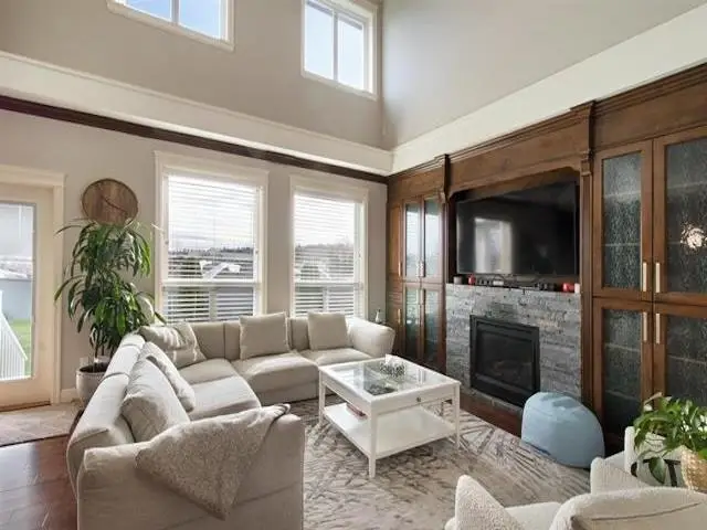 17433 1 AVENUE - photo 1 of 22