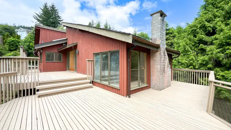 568 ST. ANDREWS PLACE - photo 1 of 40