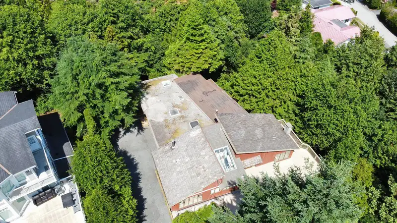 568 ST. ANDREWS PLACE - photo 3 of 40