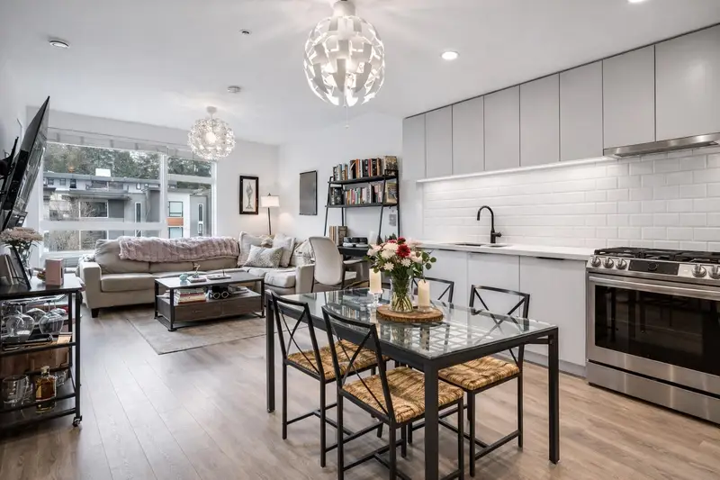 310 3018 ST GEORGE STREET - photo 4 of 24