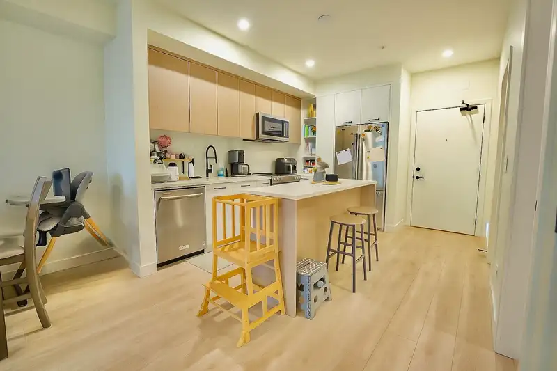126 2635 KING GEORGE BOULEVARD - photo 1 of 23